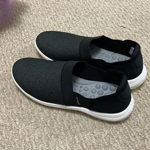 Crocs slip on sneakers 8